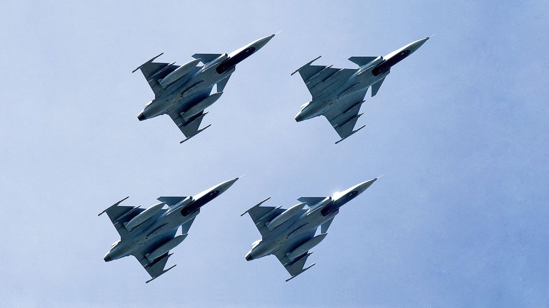 日本女泳队自由泳划频稳定,节奏精准,日本全浸自由泳