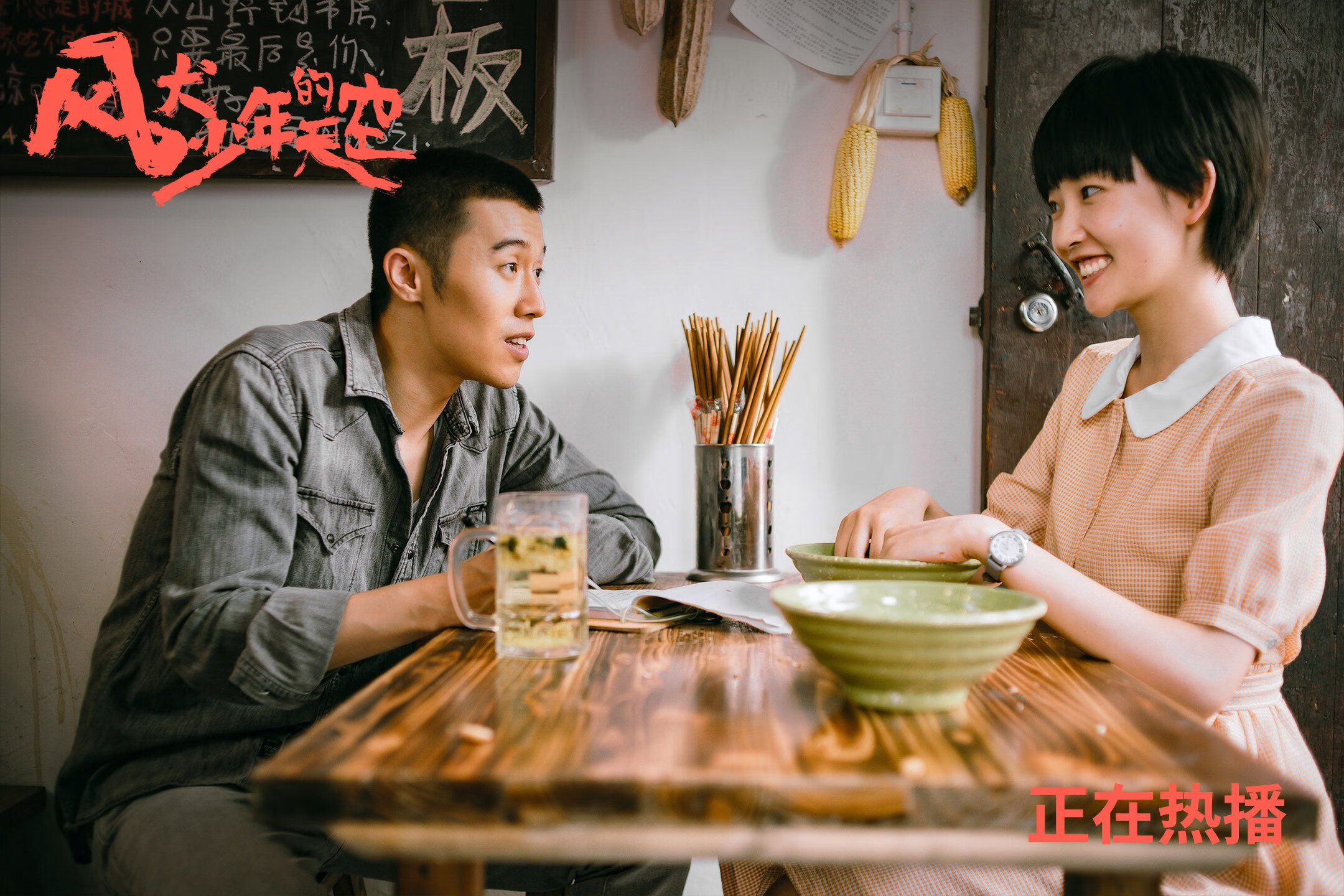 日本女泳队自由泳划频稳定,节奏精准,日本全浸自由泳